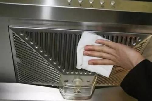 油煙機3個月不擦油煙難清理,教你清理妙招,讓油煙機煥然一新