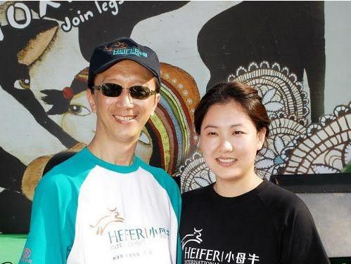 41歲伏明霞與38歲郭晶晶,同是跳水皇后,網友:現狀差距太大了吧
