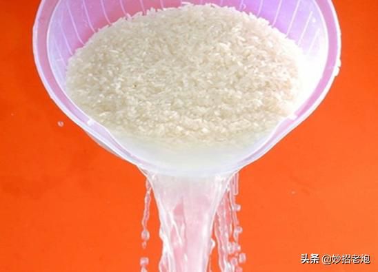 家裏的地板總是拖不乾淨?教你一招,拖得乾乾淨淨