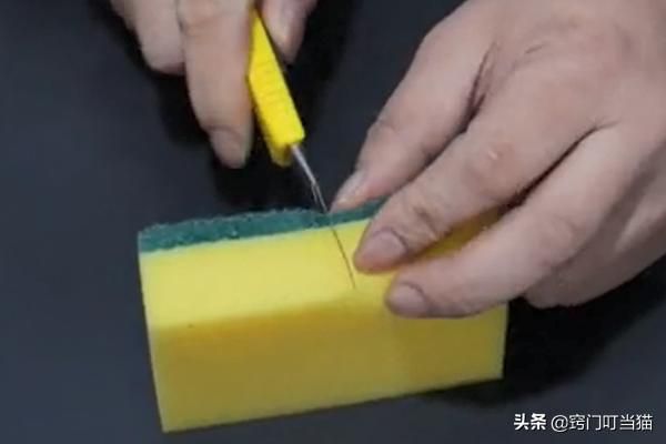 筷子插進百潔布里面,解決了很多家庭主婦的煩惱,學會受用一生!