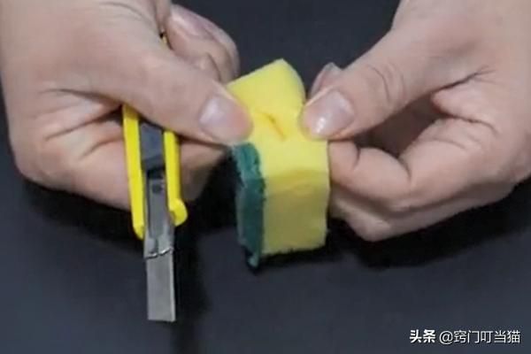 筷子插進百潔布里面,解決了很多家庭主婦的煩惱,學會受用一生!