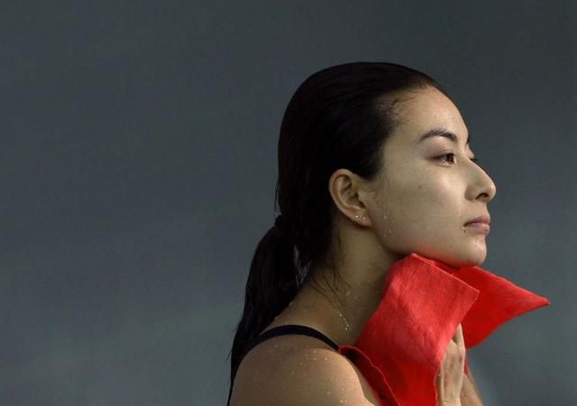 為何像吳敏霞、郭晶晶等跳水運動員在上岸後立馬會去洗澡?水髒!
