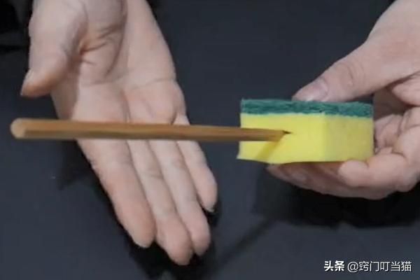 筷子插進百潔布里面,解決了很多家庭主婦的煩惱,學會受用一生!