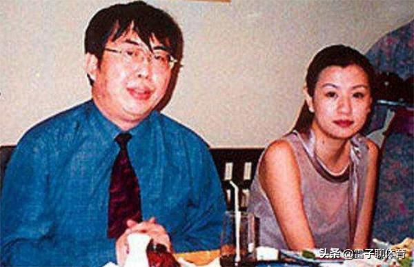 67歲聶衞平與小25歲嬌妻出席活動,妻子盛讚棋聖:他就是不服老!